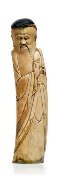 CHINE - Epoque MING (1368 - 1644) * Statuette d'immortel debout en ivoire sculpté,...