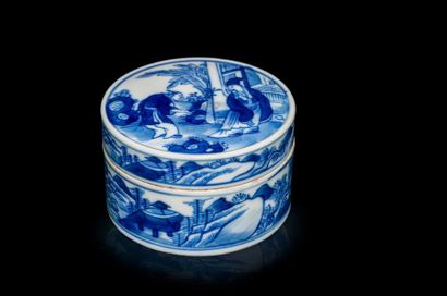 CHINE - XVIIIe siècle Boite de forme ronde en porcelaine bleu blanc à décor sur le...