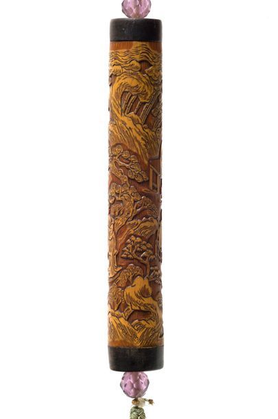 CHINE - Epoque QIANLONG (1736 - 1795) Petit ornement tubulaire à suspendre en bambou...