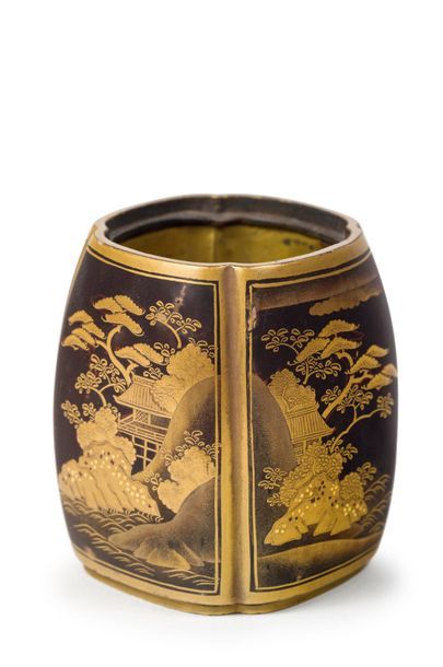 JAPON - Epoque MEIJI (1868 - 1912) Petit pot à thé (natsume) en laque noir décoré...