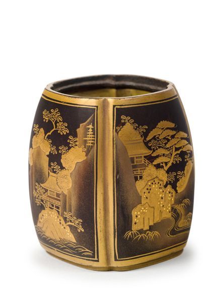 JAPON - Epoque MEIJI (1868 - 1912) Petit pot à thé (natsume) en laque noir décoré...