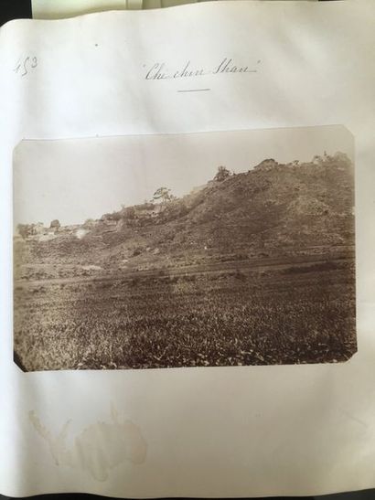 Robert de Semallé (1839-1946) Album photo intitulé “Environs de Pékin” comprenant...