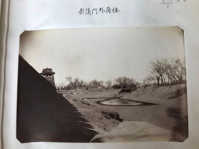 Robert de Semallé (1839-1946) Album photo intitulé “Pékin I” comprenant environ 105...