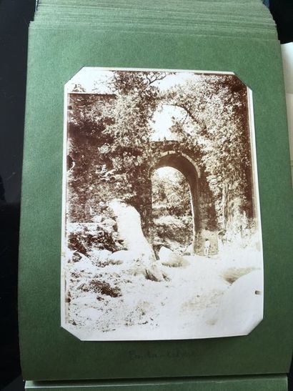 Robert de Semallé (1839-1946) Album photo intitulé comprenant environ 102 tirages...