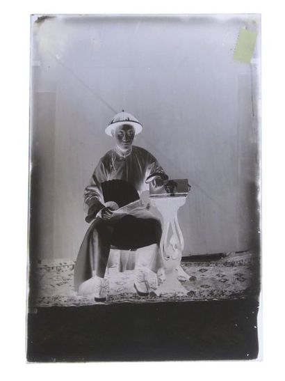 Robert de Semallé (1839-1946) Ensemble de 23 négatifs au collodion sur verre représentant...