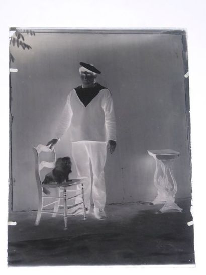 Robert de Semallé (1839-1946) Ensemble de 32 négatifs au collodion sur verre représentant:
-...