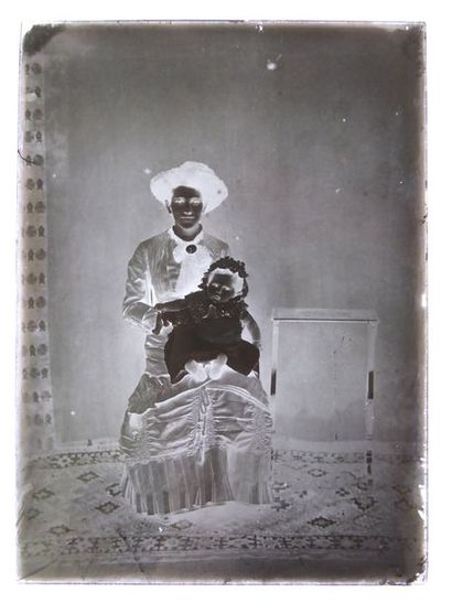 Robert de Semallé (1839-1946) Ensemble de 32 négatifs au collodion sur verre représentant:
-...