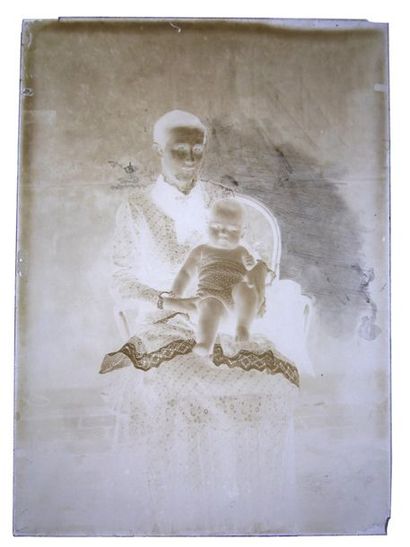 Robert de Semallé (1839-1946) Ensemble de 32 négatifs au collodion sur verre représentant:
-...