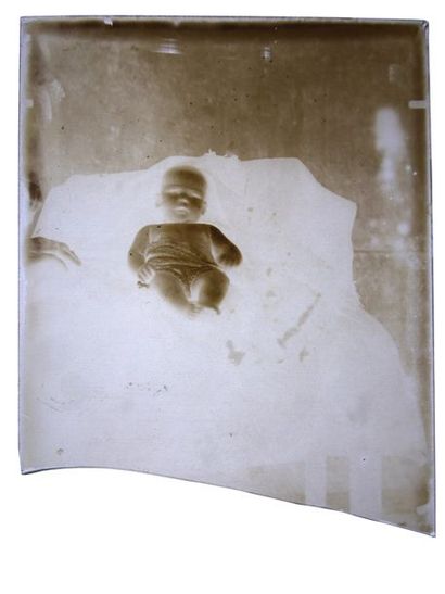 Robert de Semallé (1839-1946) Ensemble de 32 négatifs au collodion sur verre représentant:
-...