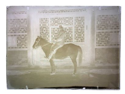 Robert de Semallé (1839-1946) Ensemble de 32 négatifs au collodion sur verre représentant:
-...