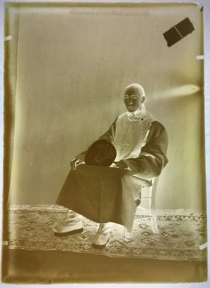 Robert de Semallé (1839-1946) Ensemble de 28 négatifs au collodion sur verre représentant:
-...