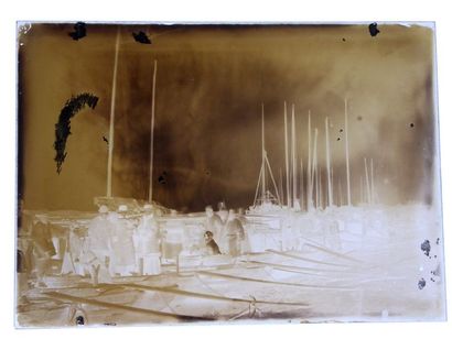 Robert de Semallé (1839-1946) Ensemble de 17 négatifs au collodion sur verre représentant:
-...