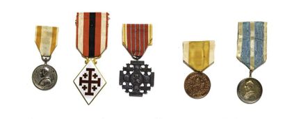 VATICAN Ensemble de 5 médailles comprenant:
- Une médaille des pèlerins de Jérusalem...