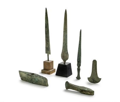  Lot d'armes en bronze Différentes époques de l'Antiquité L. 13 à 31 cm
