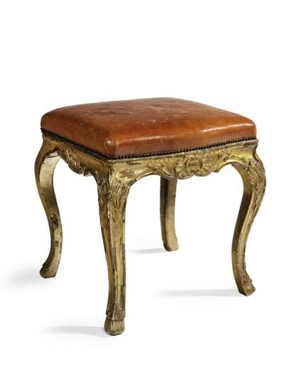 null Tabouret en bois sculpté et doré à décor de rocaille et feuillages
Venise, XVIIIe...