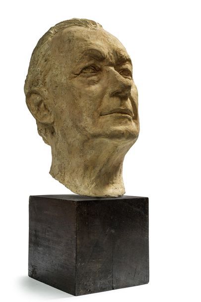 Arlette SOMAZZI, née en 1921 Buste de René Huygues, 1990 Terre cuite sculptée, signée....