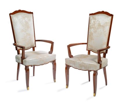 JULES LELEU (1882-1961) Paire de fauteuils modèle «Elysées» en acajou à accotoirs...