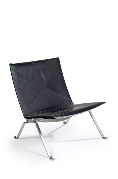 Poul KJAERHOLM (1929-1980) Fauteuil modèle «easy chair PK 22» en cuir noir et acier...