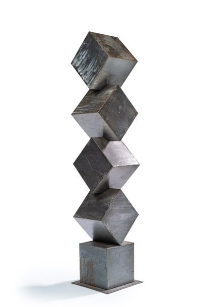 TRAVAIL MODERNE Sculpture totem de cubes superposés en acier brossé
H: 159 cm