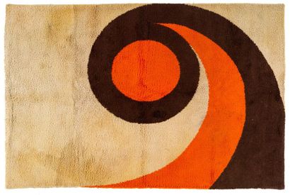 TRAVAIL 1970 Tapis en laine polychrome à décor abstrait
Dimensions: 171 x 215 cm...
