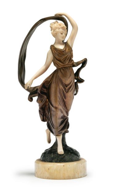 GEO BAILLY (XXème) * Sculpture chryséléphantine en bronze à patine dorée et ivoire...