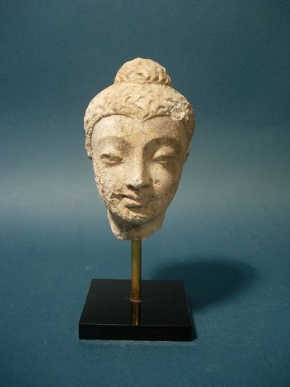 ART GRECO-BOUDDHIQUE DU GANDHARA (Ier - Vème siècle ap. J.C.) Tête de Bouddha. En...