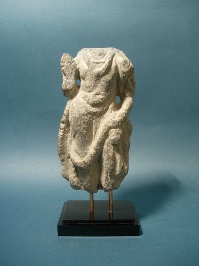 ART GRECO-BOUDDHIQUE DU GANDHARA (Ier - Vème siècle ap. J.C.) Torse de Bodhisattva....