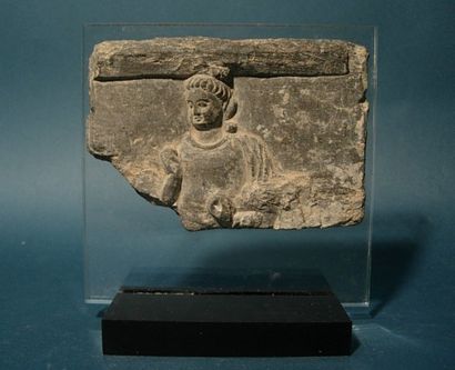 ART GRECO-BOUDDHIQUE DU GANDHARA (Ier - Vème siècle ap. J.C.) Plaque métope ornée...