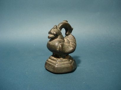 BIRMANIE - THAILANDE Poids à opium. En bronze. Birmanie, XVIIIe s. H : 9 cm