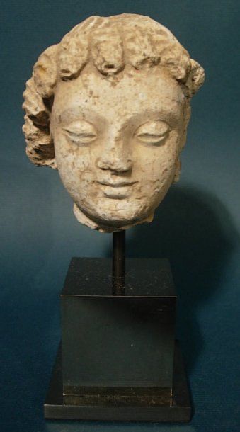 ART GRECO-BOUDDHIQUE DU GANDHARA (Ier - Vème siècle ap. J.C.) Tête de Bodhisattva....