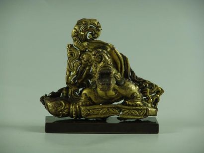 TIBET - NEPAL « Makara » Monstre aquatique en cuivre doré. Tibet, XIXe s. H: 9 c...