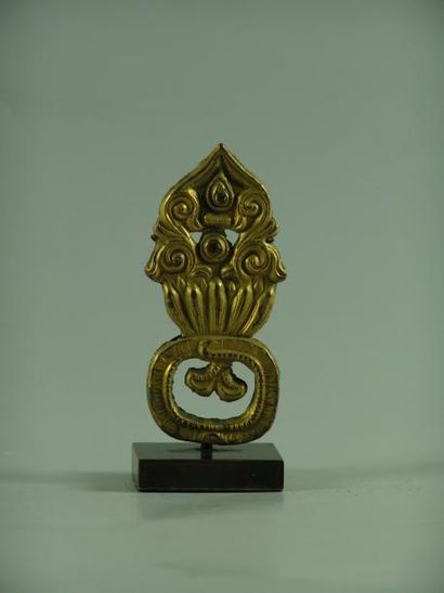 TIBET - NEPAL Flamme en cuivre doré. Tibet, XIXe s. H: 75 cm