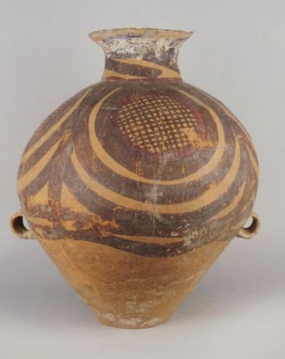 NEOLITHIQUE (IIIe millénaire av. J.C.) Vase à deux anses, recouvert dans la partie...