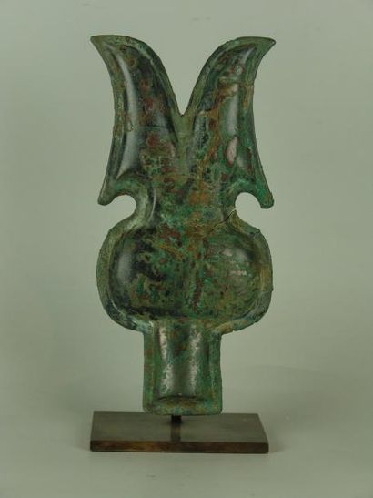 HAN (206 av. J.C. - 220 ap. J.C.) Chanfrein. En bronze. (Fêlé). L: 18 x 9 cm