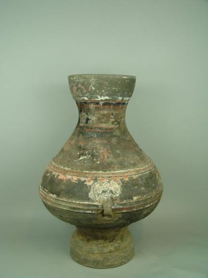 HAN (206 av. J.C. - 220 ap. J.C.) Vase « Hu » à décor de deux masques de toatie....