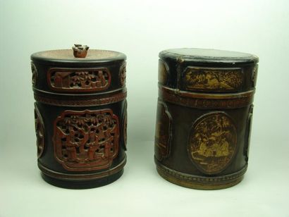 XIXe siècle Deux boîtes à thé, à décor de scènes de vie. En bambou laqué. H: 17 ...