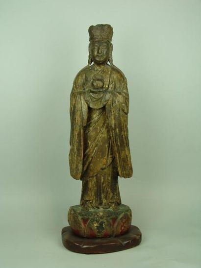 XIXe siècle Bodhisattva Guanyin représenté debout, la tête ceinte d'une couronne....