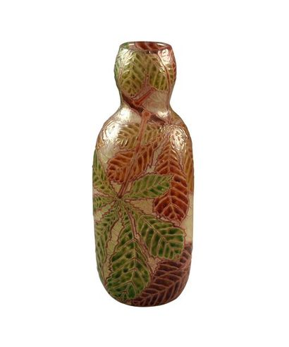 LOUIS DAMON (1860-1947) 
Rare vase à trois pans en verre émaillé vert et brun à décor...