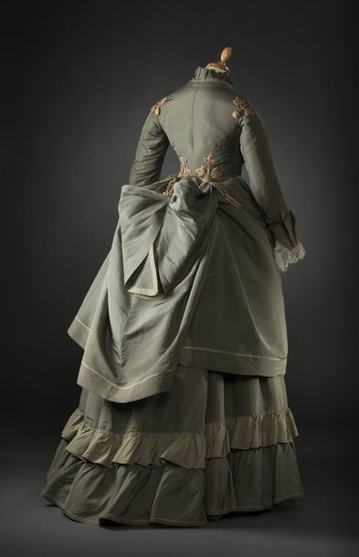 Charles-Frederick WORTH (1825-1895) 
Afternoon dress in taffeta in two shades of...