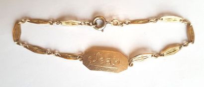 null Lot en or jaune 750 millièmes comprenant: deux colliers articulés; un bracelet;...