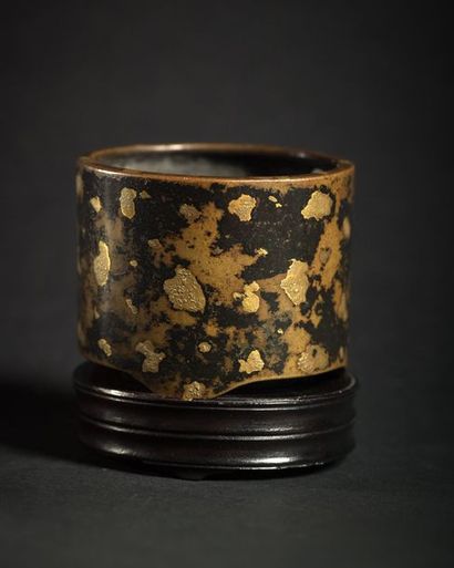 CHINE - EPOQUE KANGXI (1662 - 1722) ◆ Small tripod and cylindrical perfume burner...