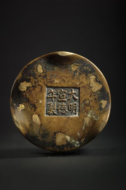 CHINE - EPOQUE KANGXI (1662 - 1722) ◆ Petit brûle-parfum tripode et cylindrique en...