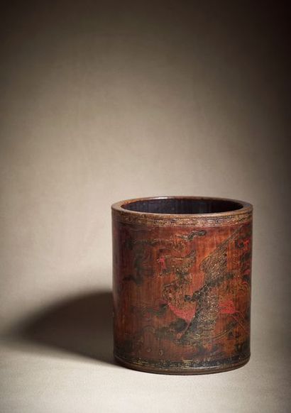 CHINE - EPOQUE KANGXI (1662 - 1722) Brush holder (bitong) in incised and lacquered...