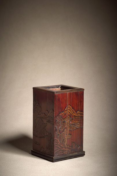 CHINE - XVIIIe siècle ◆ Square-shaped bamboo brush holder (bitong) carved in a slight...