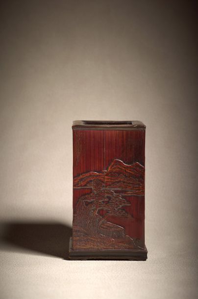 CHINE - XVIIIe siècle ◆ Square-shaped bamboo brush holder (bitong) carved in a slight...