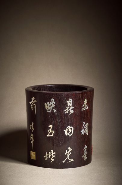 CHINE - Epoque QING (1644 - 1911) ◆ * Cylindrical zitan brush holder (bitong) with...