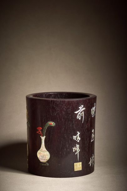 CHINE - Epoque QING (1644 - 1911) ◆ * Cylindrical zitan brush holder (bitong) with...