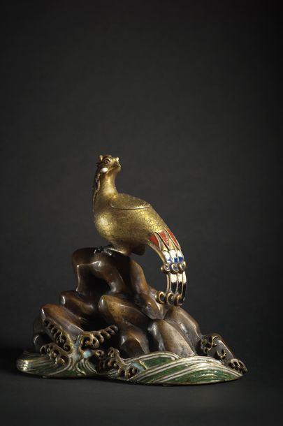 CHINE - Epoque QIANLONG (1736 - 1795) ● Brûle-parfum en bronze, bronze doré et émaux...