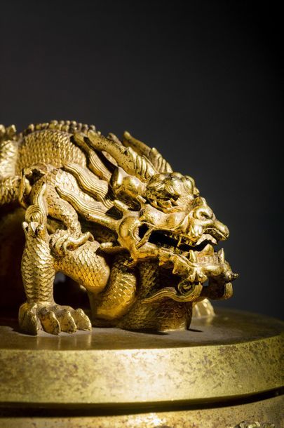 CHINE - EPOQUE KANGXI (1662 - 1722) ■ Cloche rituelle bianzhong en bronze doré, à...