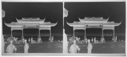 SHANGHAI, HANGZHOU, SUZHOU Suite of approximately 490 stereoscopic negatives, including...